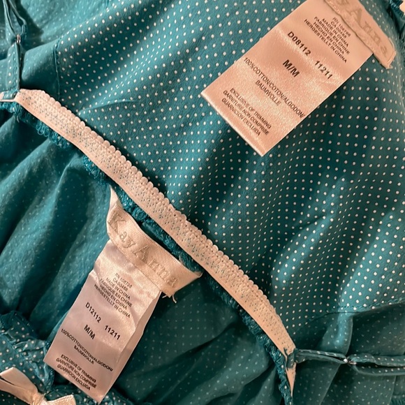 Matching gown and robe - Picture 10 of 10